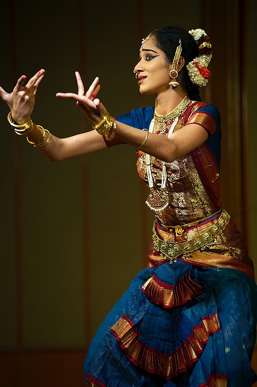C.R. Abhinaya & C.R. Akshaya - Bharathanatyam (Meenakshi Sundararajan Fine Arts Academy)
